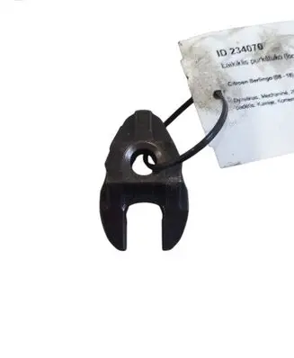 Citroen Berlingo Fuel Injector clamp holder 