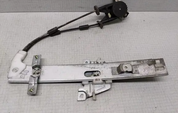 Rear door manual window regulator
