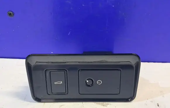 Jaguar XF X260 Tailgate/boot open switch button GX7311654BC