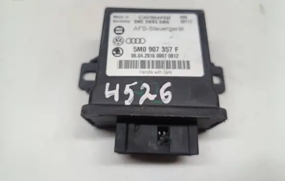 Volkswagen Jetta VI Light module LCM 5WK50466 5M0907357F