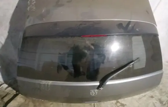 Dodge Magnum Tailgate/trunk/boot lid pilkas