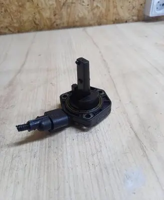 Volkswagen PASSAT B5.5 Oil level sensor 1J0907660B 6PR00807902