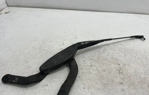 Mercedes-Benz E W211 Front wiper blade arm A2118200444