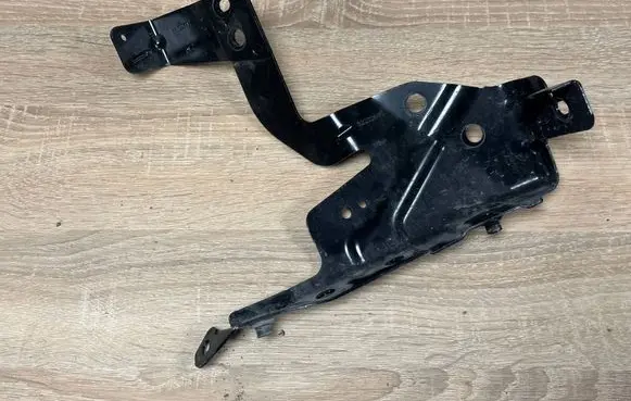 Volvo XC90 Front bumper splitter molding 32222695