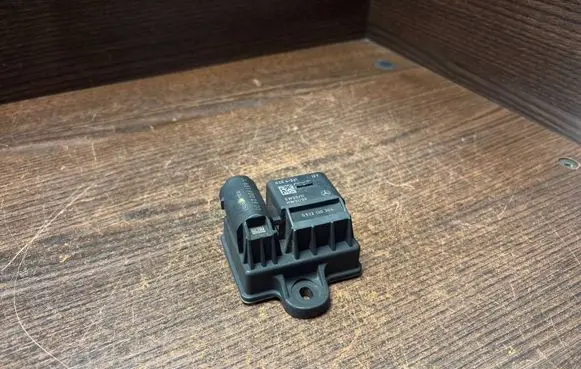 Mercedes-Benz Sprinter W906 Glow plug pre-heat relay 6519000900 A6519000900