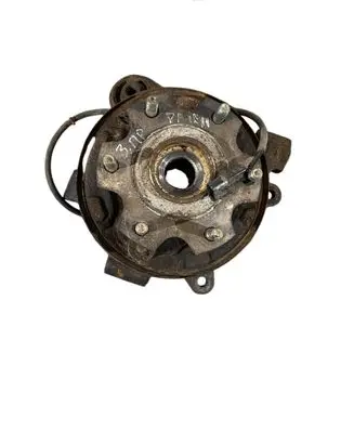 Mitsubishi Pajero Rear wheel hub spindle/knuckle 