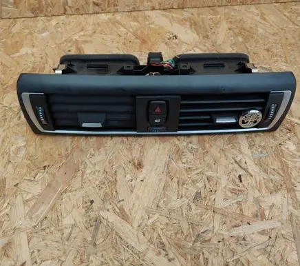 BMW 1 F20 F21 Dash center air vent grill 9317945 523981