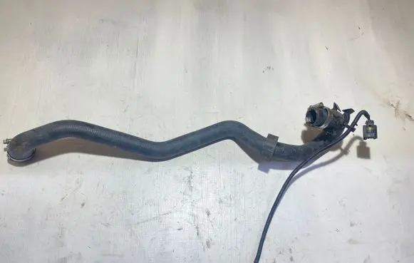 Engine coolant pipe/hose