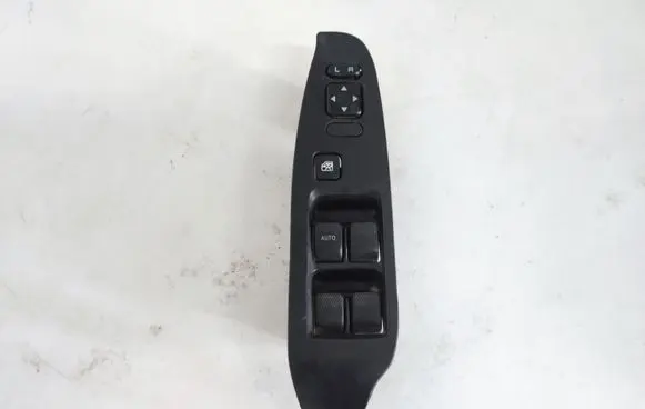 Subaru Legacy Electric window control switch 83071AE020