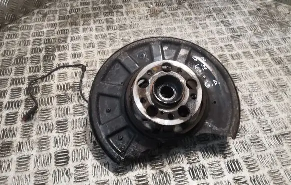 Mercedes-Benz E W212 Rear wheel hub A2123502208 2123502208