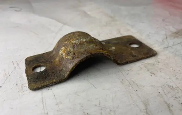 Chrysler 300 - 300C Sway bar bush bracket, front 