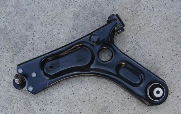 Citroen e-C3 Front control arm lewy