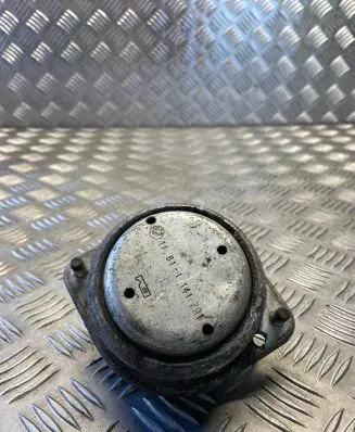 BMW 7 E38 Engine mount bracket 1141791