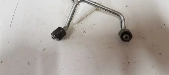 Volkswagen PASSAT CC Fuel injector supply line/pipe 