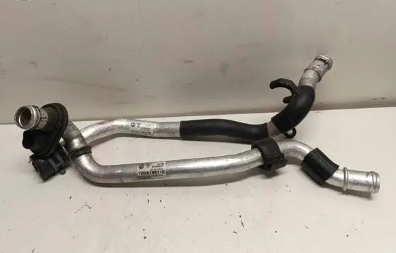 Volkswagen Touareg II Engine coolant pipe/hose 7P0819857E 7P0819911E