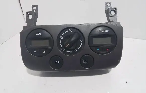 Nissan Primera Climate control unit 275109F501