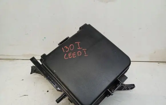 KIA Ceed Fuse box cover