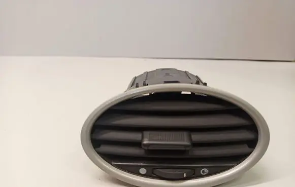 Ford Focus Dashboard side air vent grill/cover trim 4M51A014L21AD