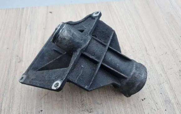 BMW 5 E60 E61 Driveshaft support bearing bracket 7527916 20280110
