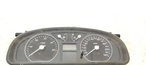 Renault Laguna II Speedometer (instrument cluster) 8200170314 6F15K191 501018880046
