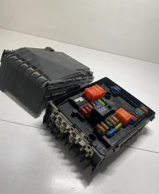 Volkswagen Touran I Fuse module 1K0937125A 017183071