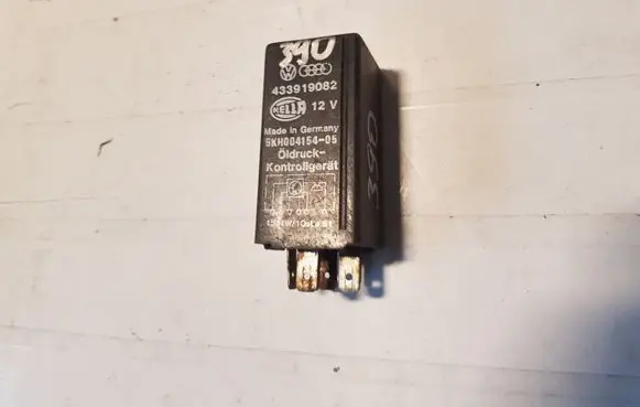 Volkswagen PASSAT B5.5 Other relay 433919082