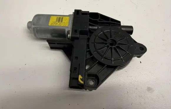 Volvo S60 Front door window regulator motor 966268102