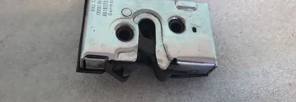 Audi Cabriolet B3 8G Front door lock 895173 8G1837016A