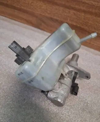 Volkswagen PASSAT B6 Master brake cylinder