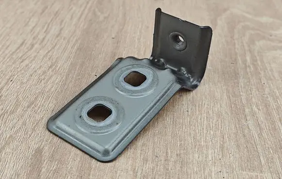 BMW 8 G16 Fender mounting bracket 63203152