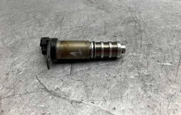 BMW 5 F10 F11 Camshaft vanos timing valve 8605123 13151880