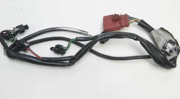 Volkswagen Touareg II Fuel injector wires 06E971627N