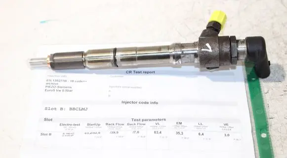 Volkswagen Golf IV Fuel injector 03L130277B