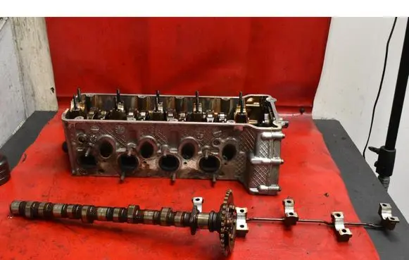 BMW 3 E30 Engine head 1743987