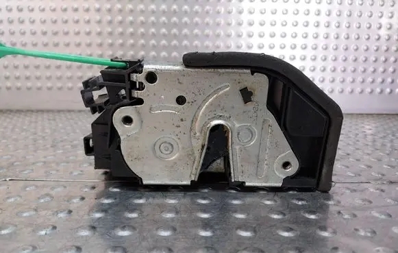 BMW X1 E84 Rear door lock S26372343 7202147