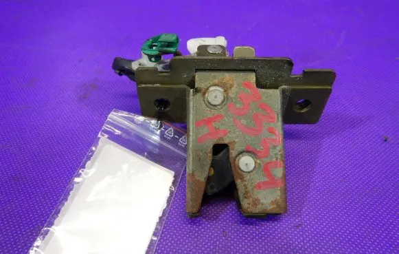 Nissan Primera Tailgate/trunk/boot lock/catch/latch