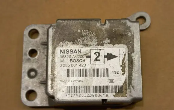 Nissan Primera Airbag control unit/module 98820AV200 0285001420