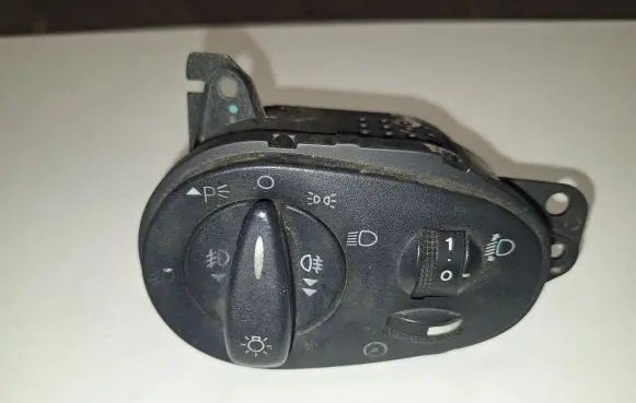 Ford Focus Light switch 498610