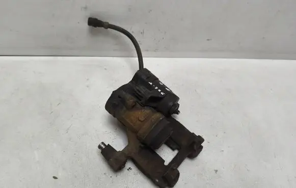Volkswagen PASSAT B8 Rear brake caliper 3Q0615406
