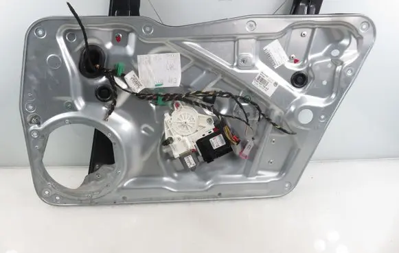Volkswagen Tiguan Front door window regulator with motor 5N1837730E 5K0959792A 5N0959702E