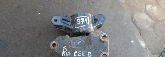KIA Ceed Gearbox mounting bracket 21830-A5200