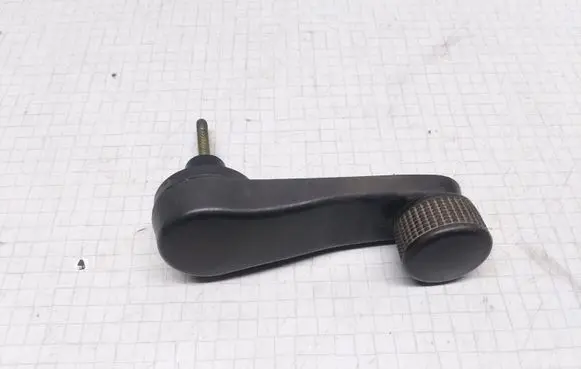 Volkswagen PASSAT B4 Rear door window winding handle 3A0837581