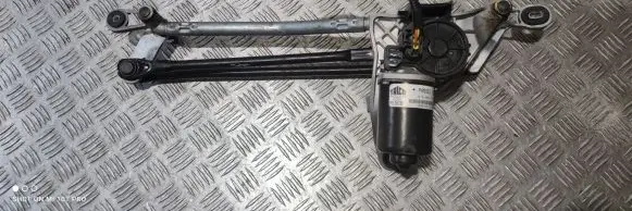 Maserati Quattroporte Front wiper linkage and motor 670007561