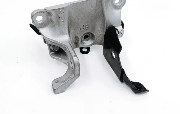 Toyota RAV 4 (XA50) Engine mounting bracket 