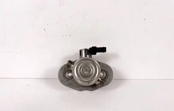 BMW 3 F30 F35 F31 Fuel injection high pressure pump 7642466 13517642466