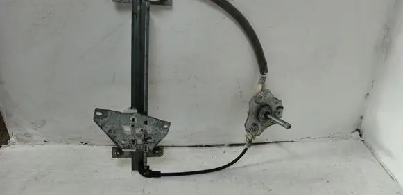 Rear door manual window regulator
