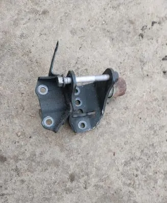 Toyota Verso Engine mounting bracket