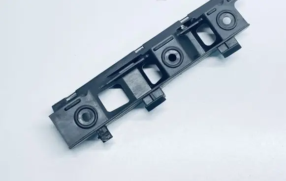 Volkswagen PASSAT B6 Front bumper mounting bracket 3C0807184