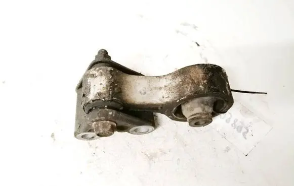 Mazda 6 Engine mount bracket