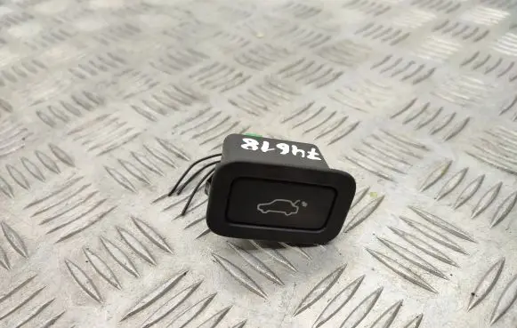 Jaguar XE Tailgate/boot open switch button AF6310E998AA